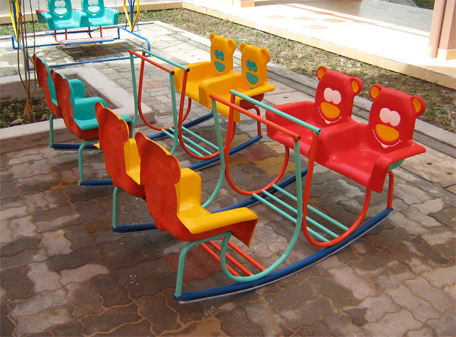 Bập bênh ghế gấu 4 chỗ ngồi