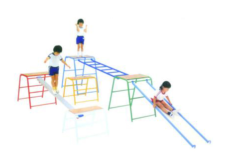 Thang Leo Có Máng Trượt